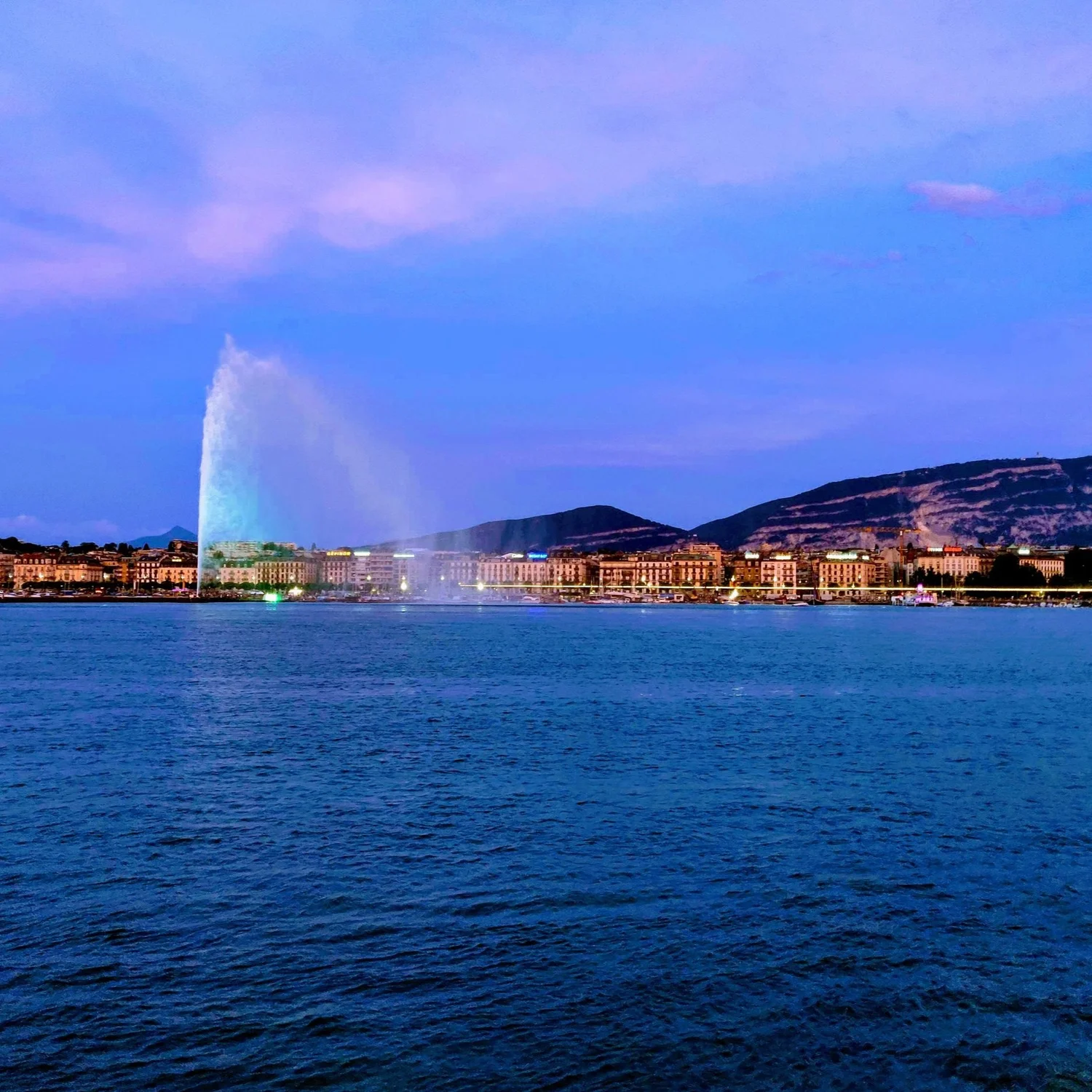 Geneva waterfront at dusk — Forex project